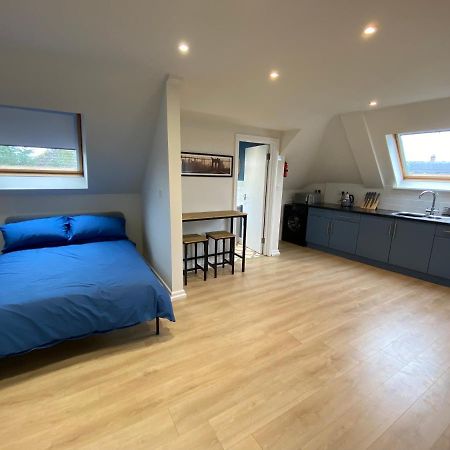 Lovely Spacious Loft Close To Train Station Вётинг Экстерьер фото