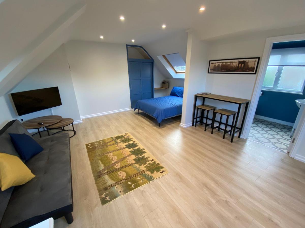 Lovely Spacious Loft Close To Train Station Вётинг Экстерьер фото