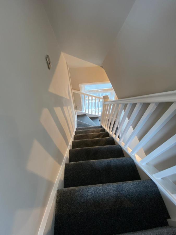 Lovely Spacious Loft Close To Train Station Вётинг Экстерьер фото