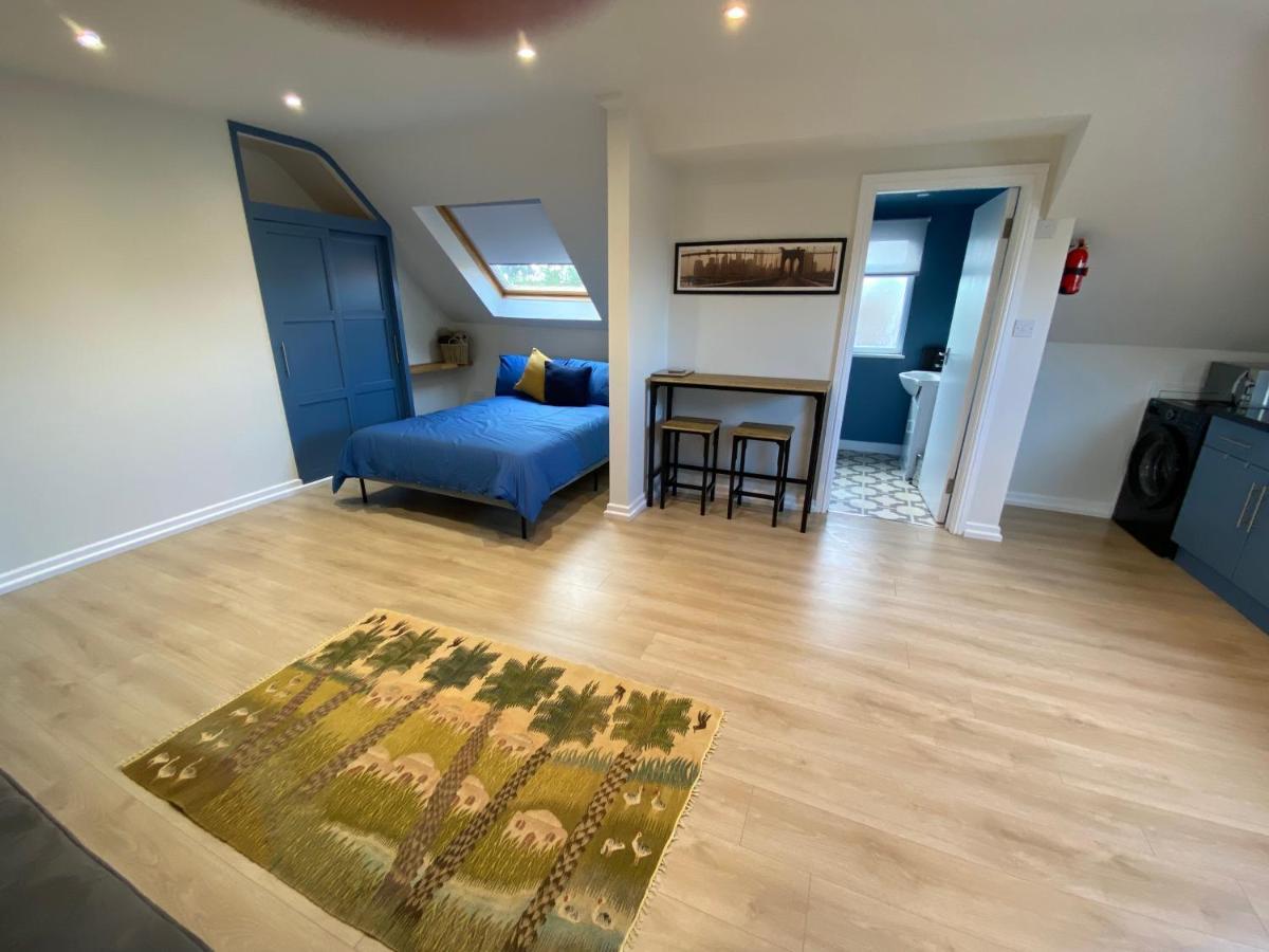 Lovely Spacious Loft Close To Train Station Вётинг Экстерьер фото