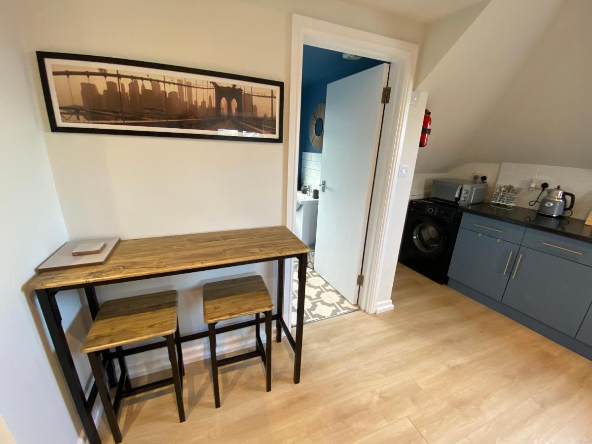 Lovely Spacious Loft Close To Train Station Вётинг Экстерьер фото